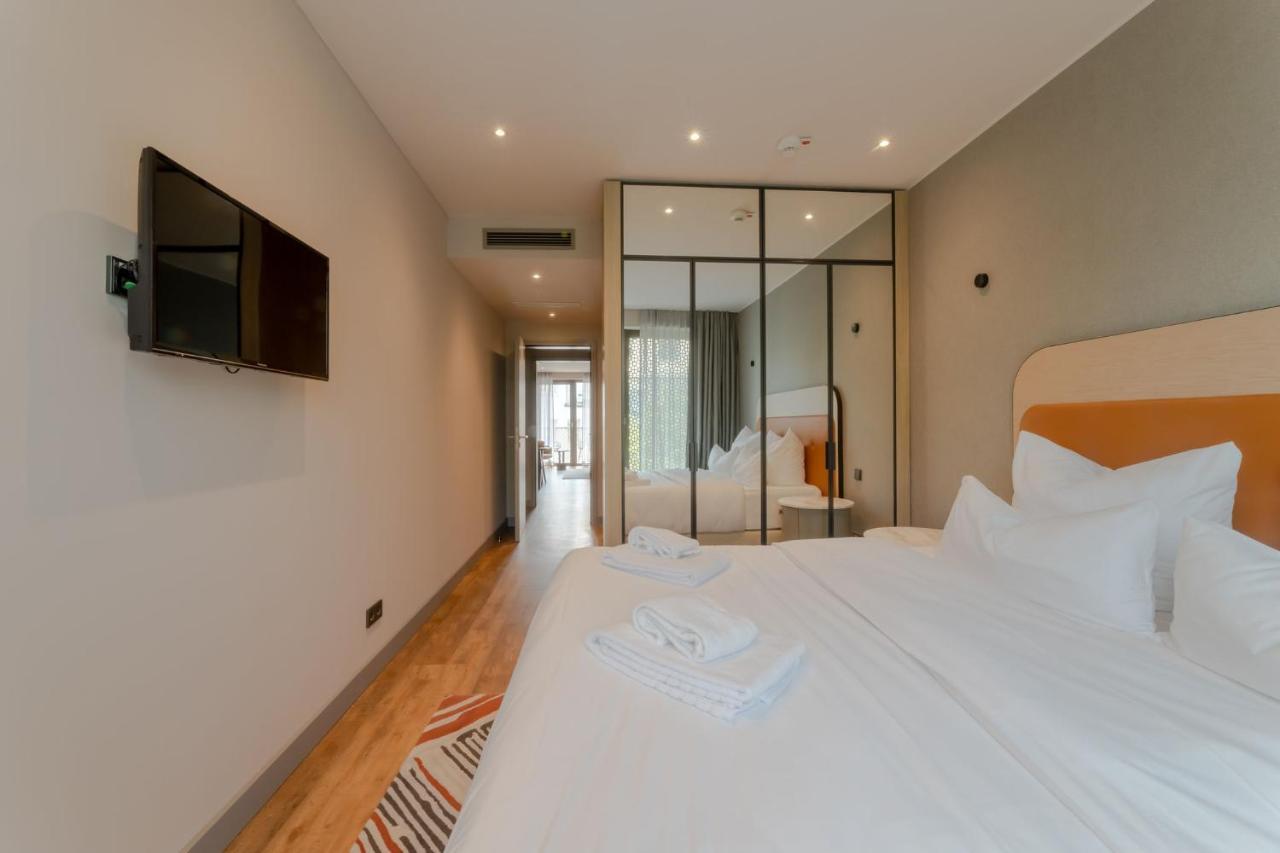 Fourty Three Luxury Serviced Apartments Düsseldorf Dış mekan fotoğraf A room at the hotel