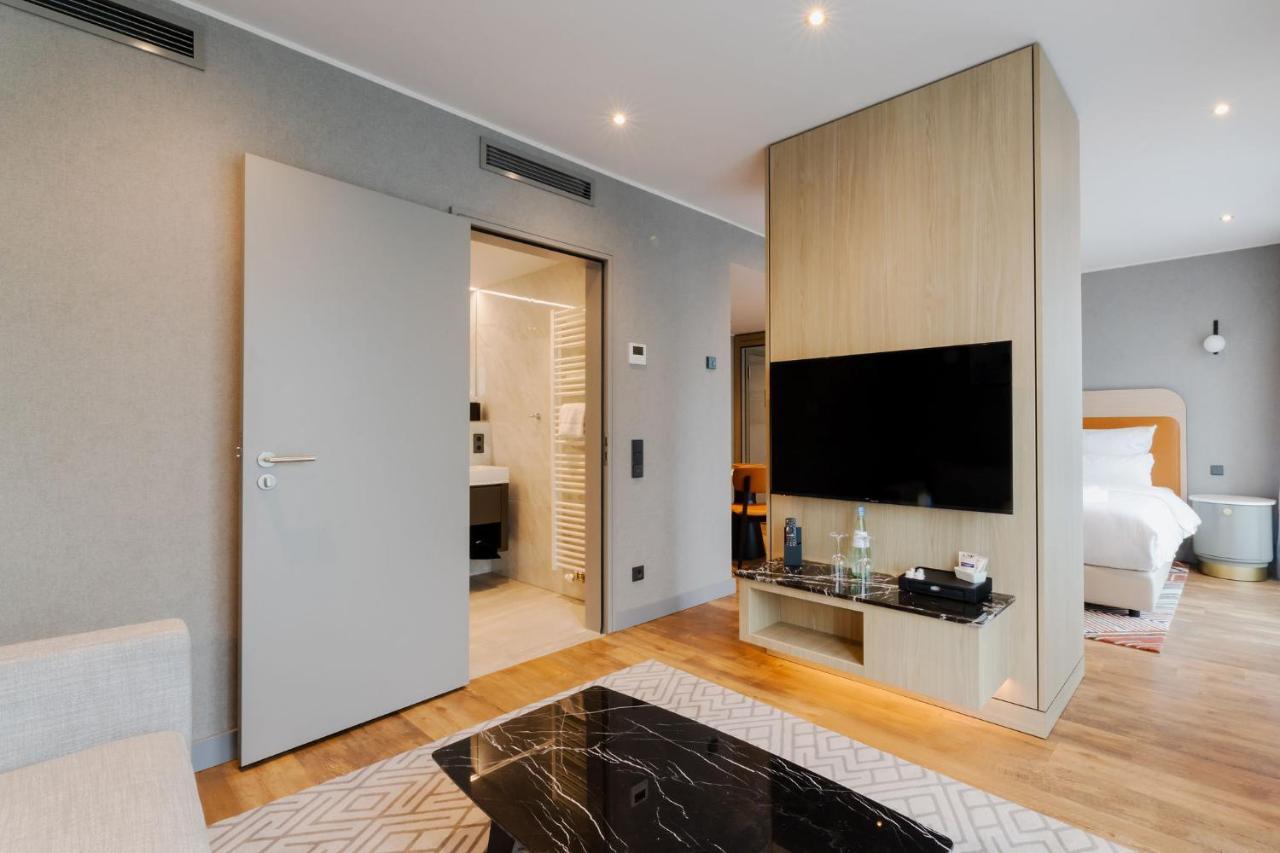 Fourty Three Luxury Serviced Apartments Düsseldorf Dış mekan fotoğraf A room at the hotel