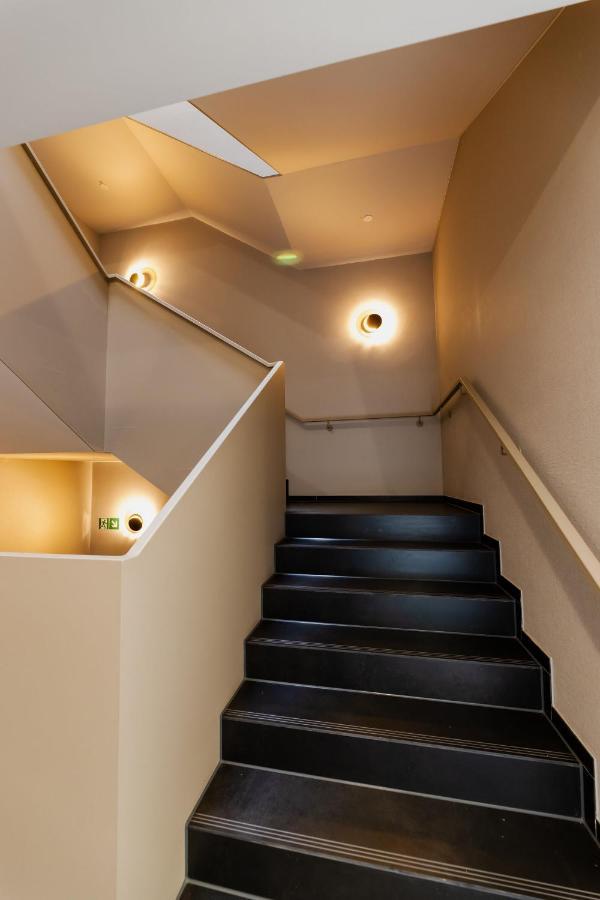 Fourty Three Luxury Serviced Apartments Düsseldorf Dış mekan fotoğraf Stairway to the gallery