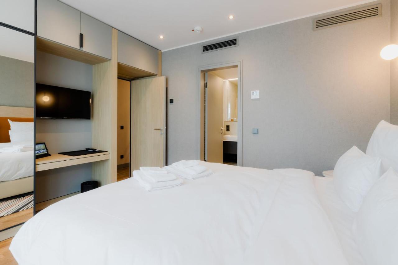 Fourty Three Luxury Serviced Apartments Düsseldorf Dış mekan fotoğraf A room at the hotel