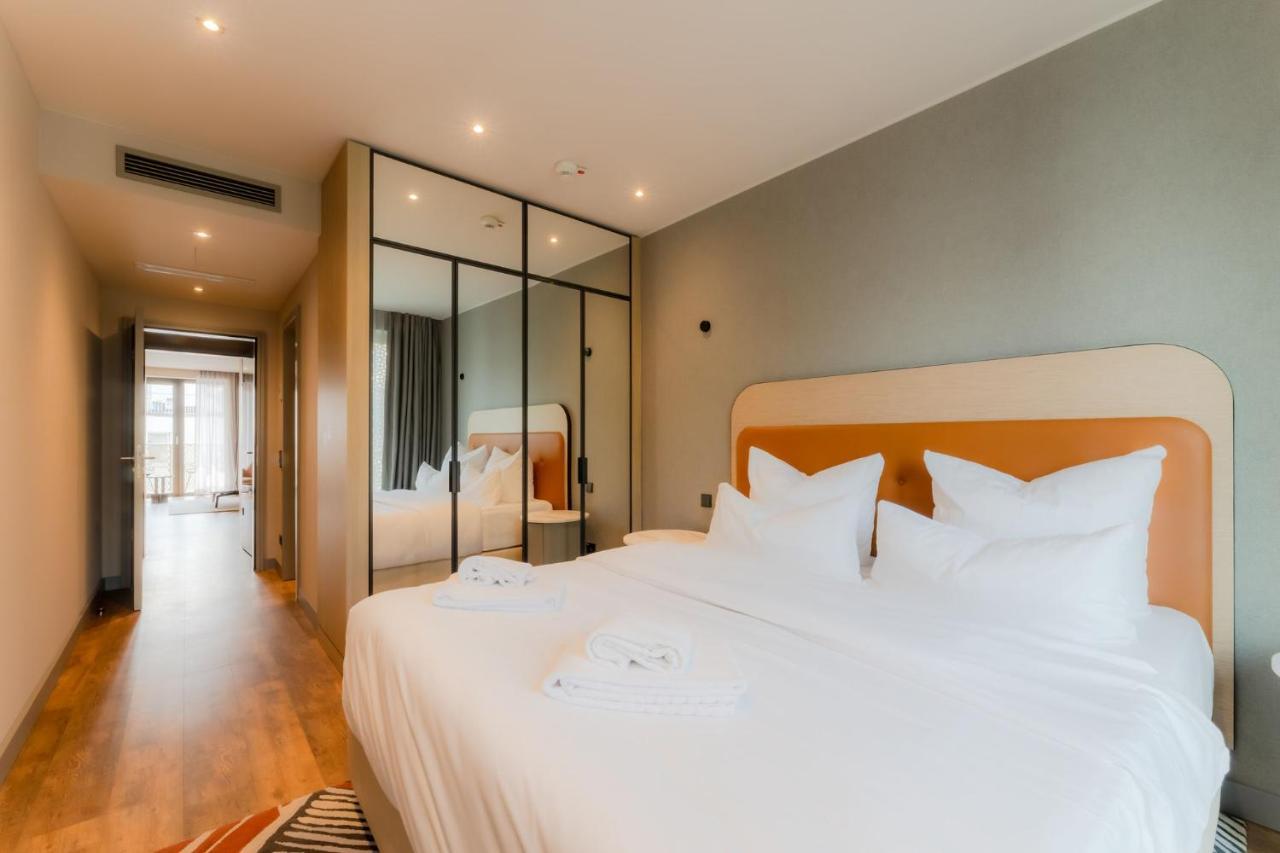 Fourty Three Luxury Serviced Apartments Düsseldorf Dış mekan fotoğraf A bedroom at the hotel