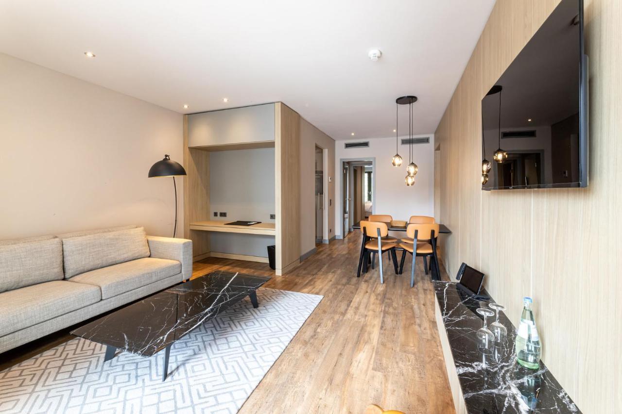 Fourty Three Luxury Serviced Apartments Düsseldorf Dış mekan fotoğraf A suite at the hotel