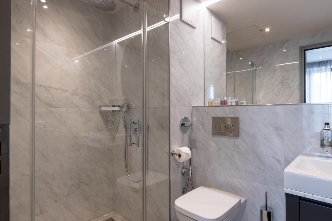 Fourty Three Luxury Serviced Apartments Düsseldorf Dış mekan fotoğraf A shower enclosure