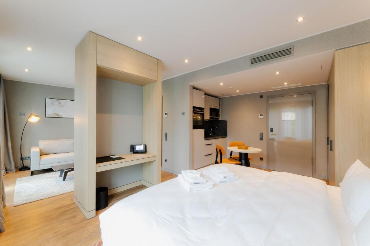 Fourty Three Luxury Serviced Apartments Düsseldorf Dış mekan fotoğraf A typical room at the hotel