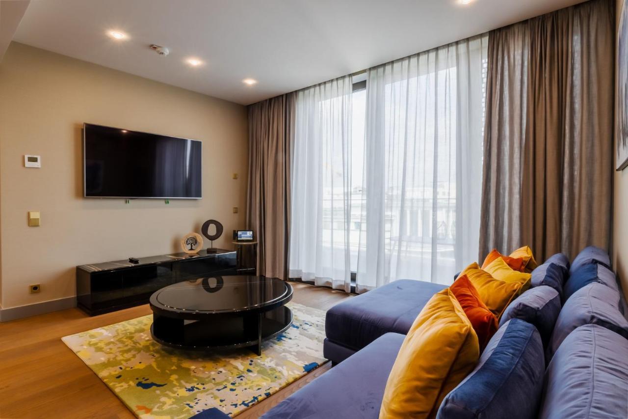 Fourty Three Luxury Serviced Apartments Düsseldorf Dış mekan fotoğraf A living room in a serviced apartment in Shanghai, China