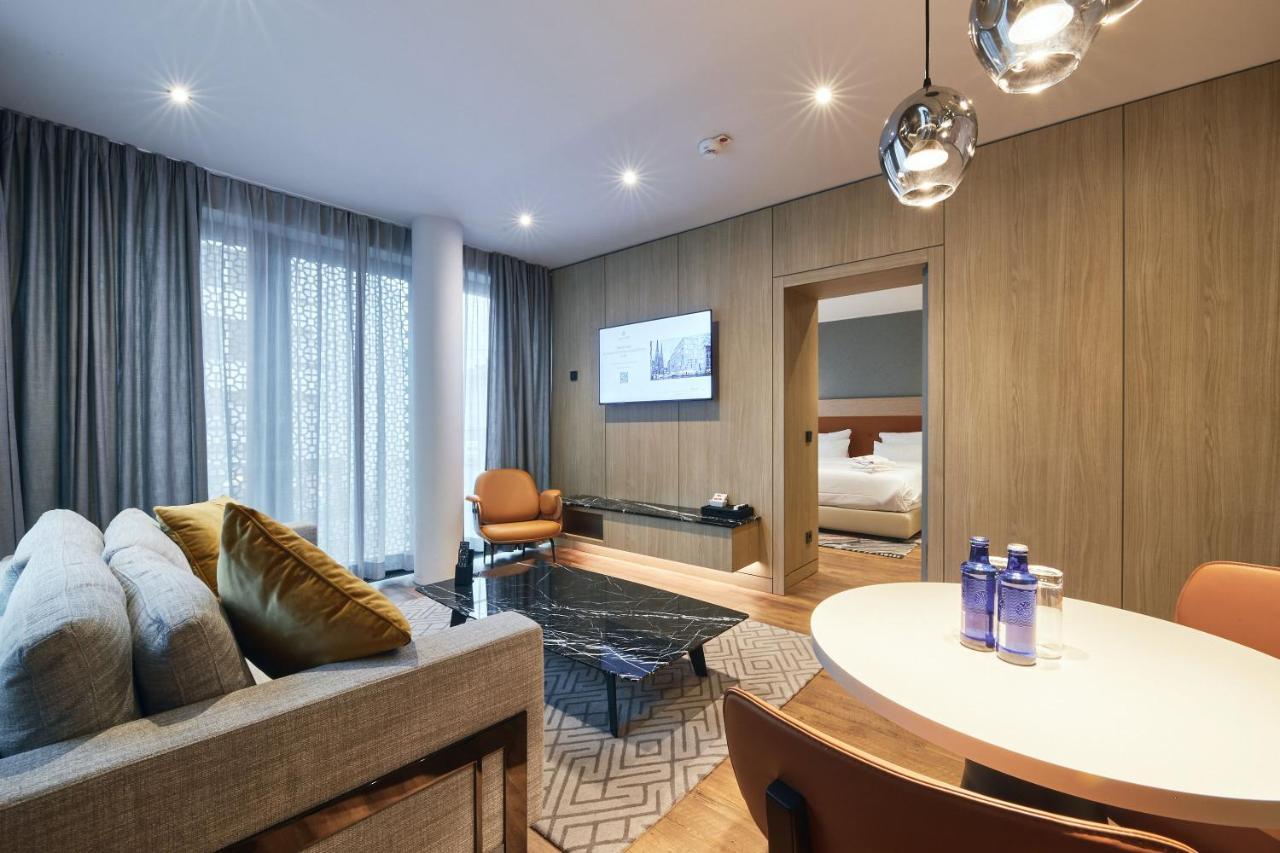 Fourty Three Luxury Serviced Apartments Düsseldorf Dış mekan fotoğraf A suite at the hotel
