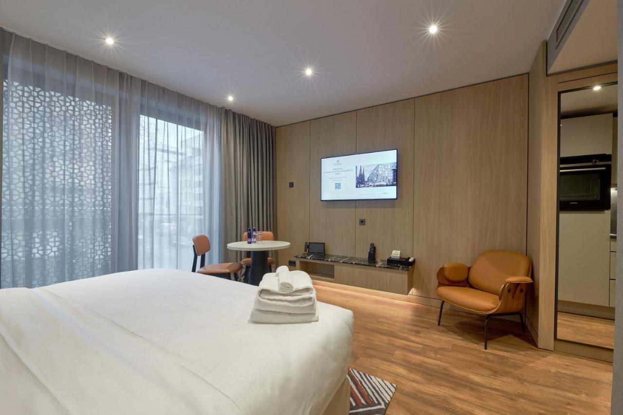 Fourty Three Luxury Serviced Apartments Düsseldorf Dış mekan fotoğraf A room at the hotel