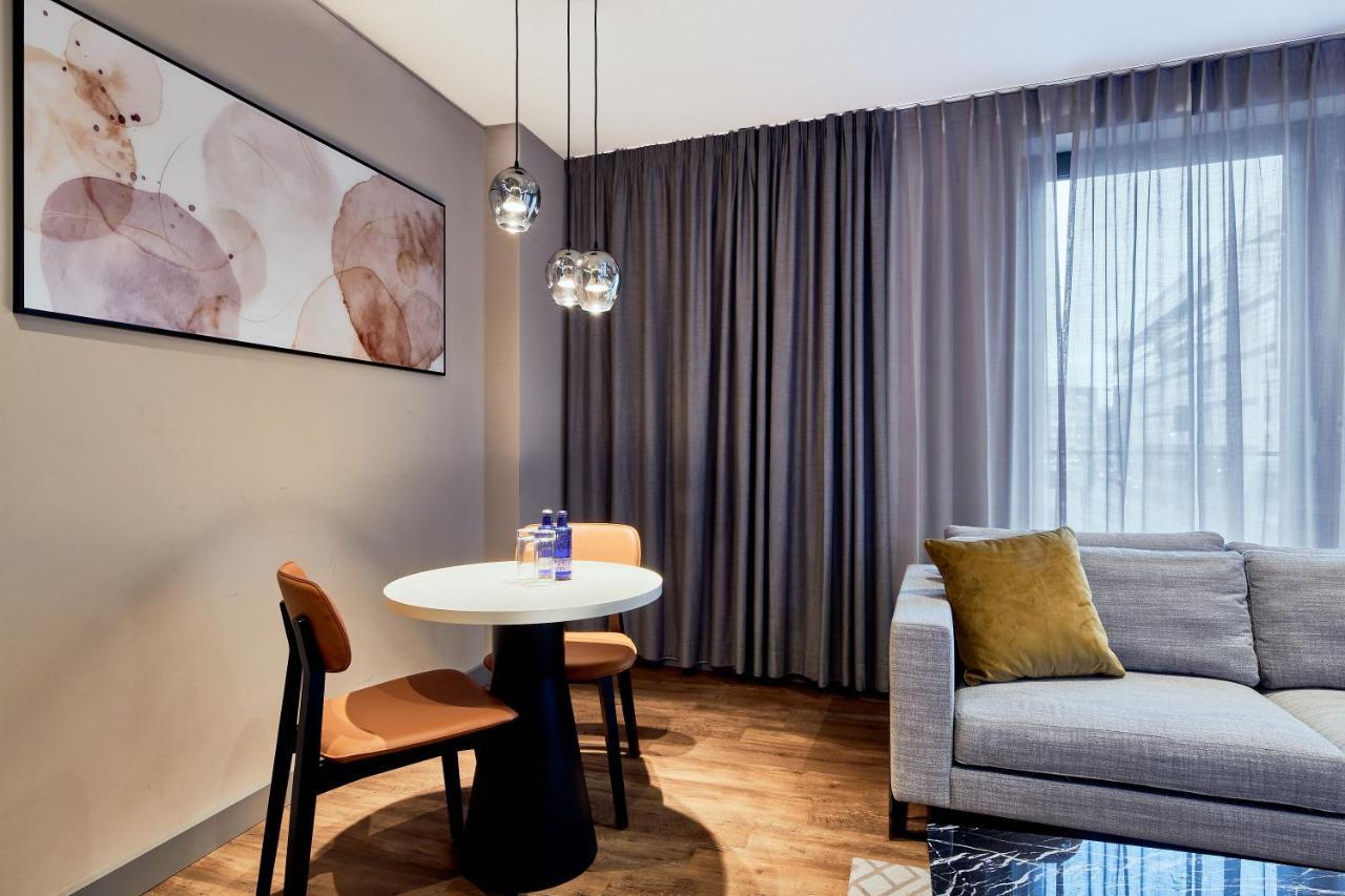 Fourty Three Luxury Serviced Apartments Düsseldorf Dış mekan fotoğraf A suite at the hotel