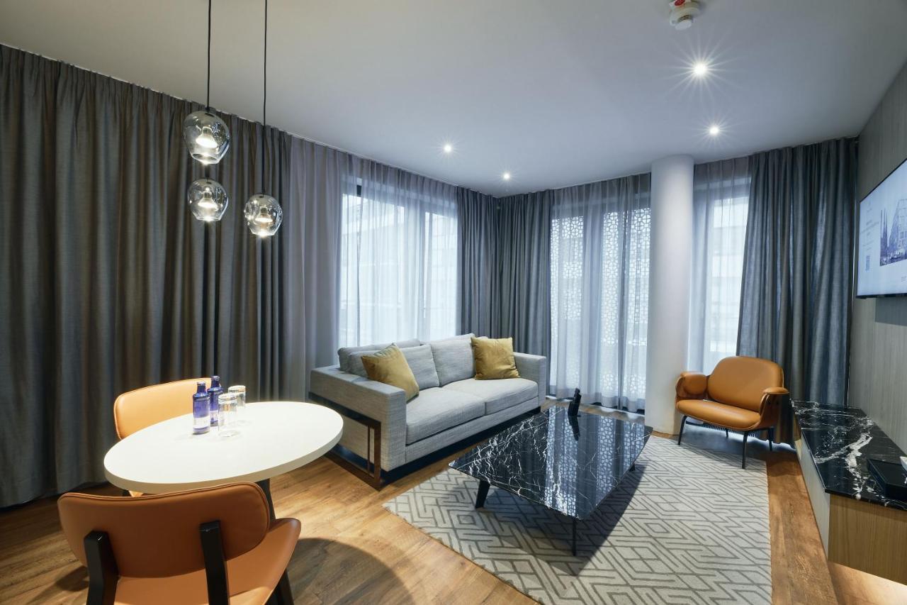 Fourty Three Luxury Serviced Apartments Düsseldorf Dış mekan fotoğraf The living room of a two-bedroom apartment