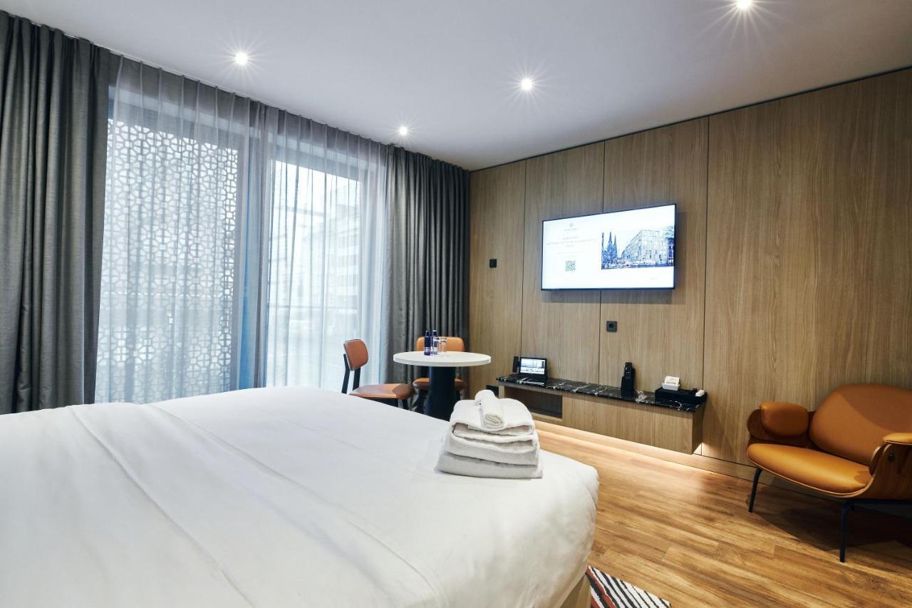 Fourty Three Luxury Serviced Apartments Düsseldorf Dış mekan fotoğraf Deluxe Room